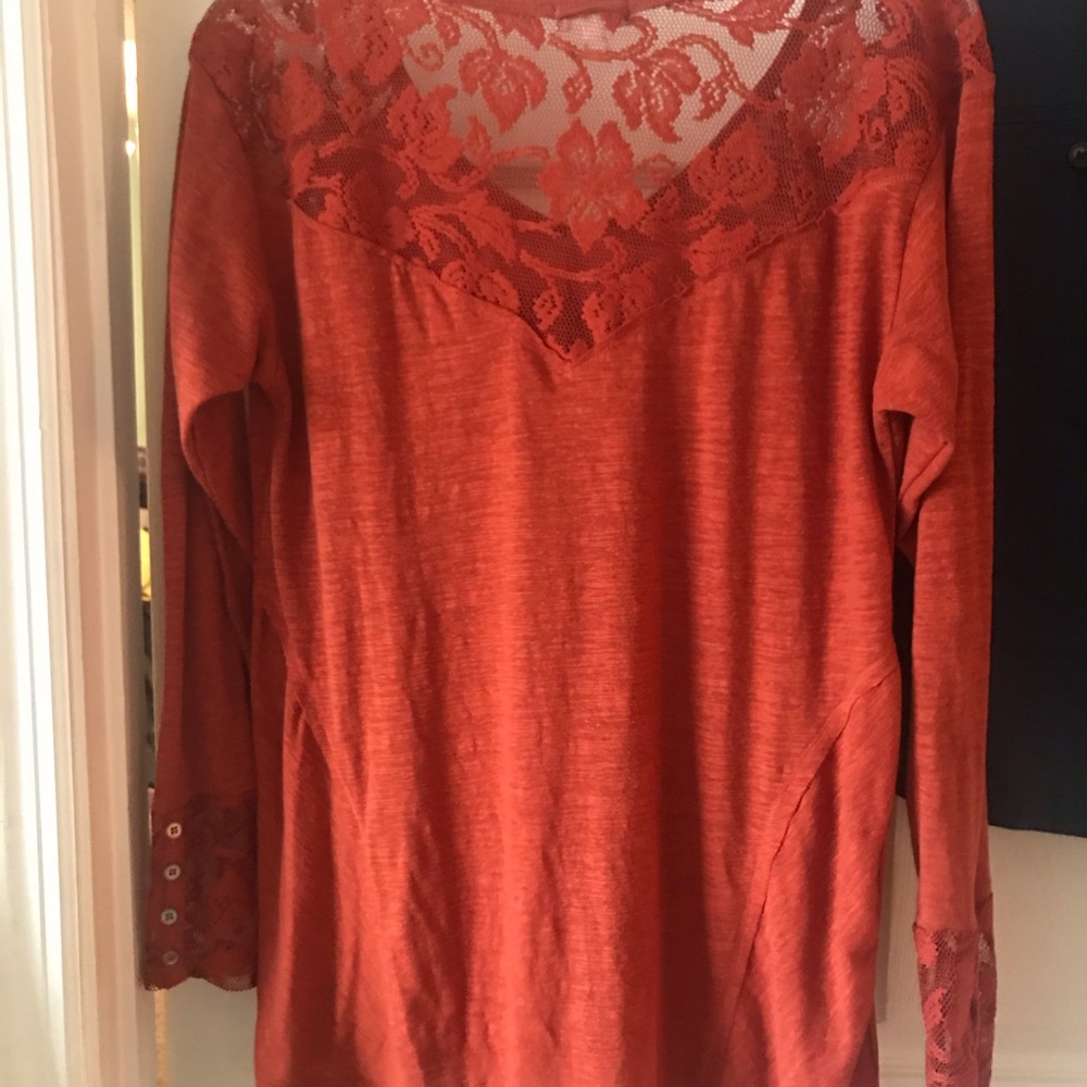 Women’s Top - Picture 4 of 4